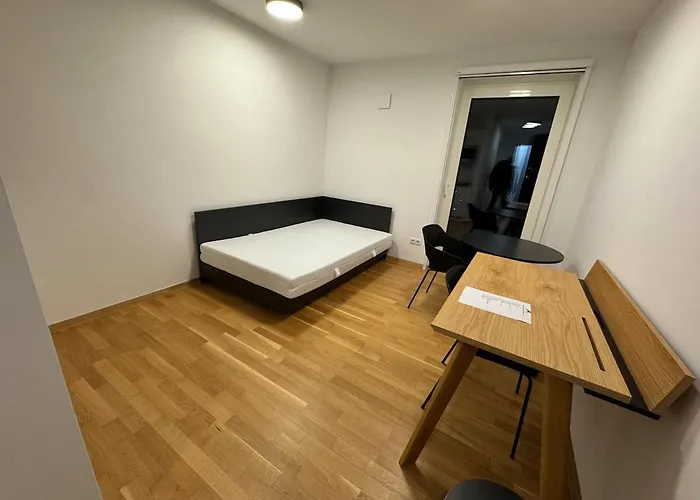 Apartment Innsbrucker Platz 3